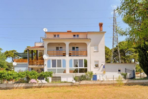  Apartments Đino 1374  Пула
